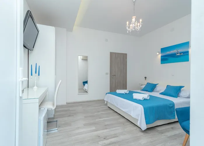 Πανσιόν Lux Ii 3*