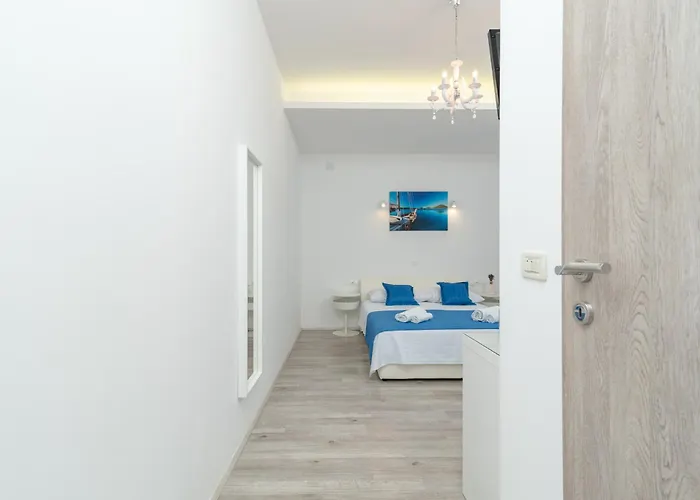 Πανσιόν Lux Ii