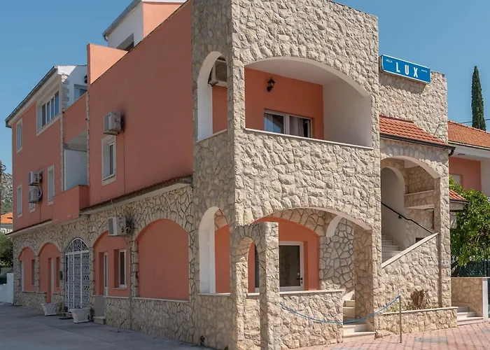 Πανσιόν Lux Ii 3*